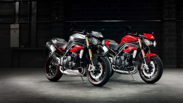 2016 Triumph Speed Triple R мотоциклы на черном фоне