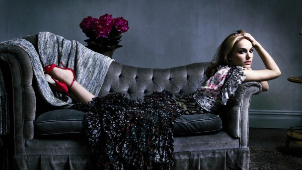 Натали Портман, Natalie Portman, актриса, знаменитость, девушка, платье, диван, фотосессия, обои