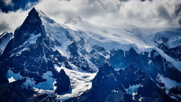 Торрес-дель-Пайне снежный горный пейзаж обои HD