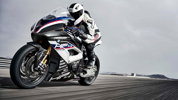 Скачать мотоцикл BMW HP4 Race Bike 2017 обои HD