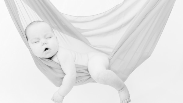 Черно белые обои младенца спящего с открытым ртом