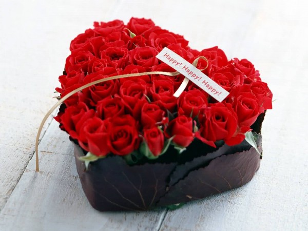 Букет красных роз в виде сердца