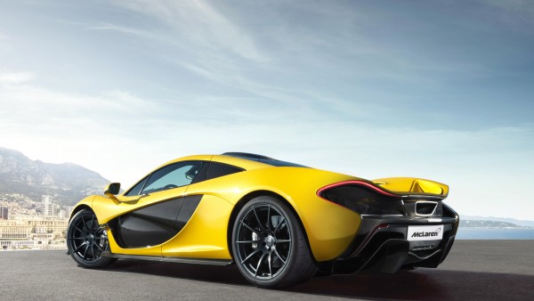 Желтый McLaren P1 суперкар