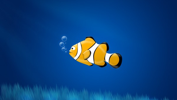 Желтая рыбка в море