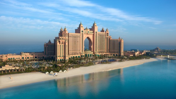 Большой отель в Арабских Эмиратах
