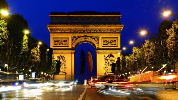 Триумфальная Арка ночного Парижа