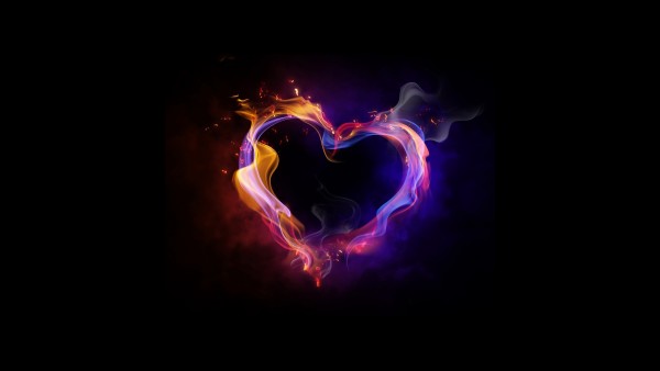 Романтическое сердце из огня на черном фоне картинки на ПК