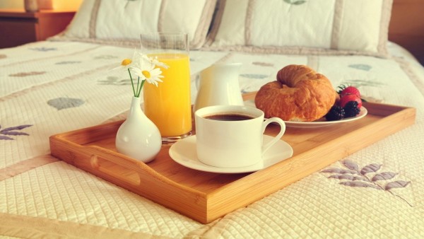 Завтрак в постель на подносе обои hd