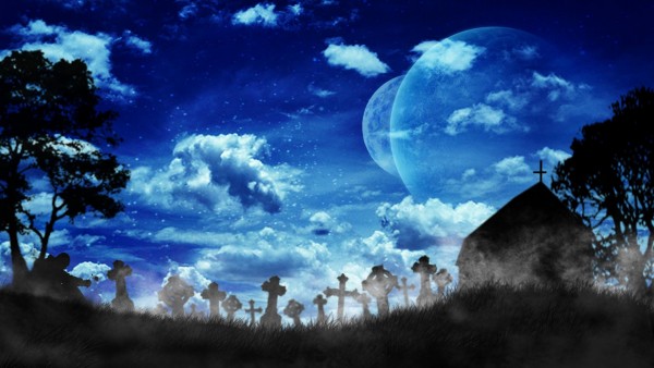Вид луны на фоне кладбища