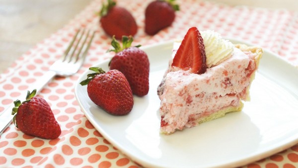 Strawberries cake wallpapers high resolution hd