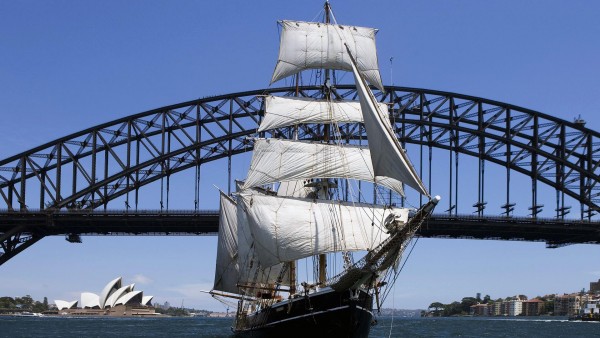Парусник под Sydney Harbor мост Сидней Австралия картинки