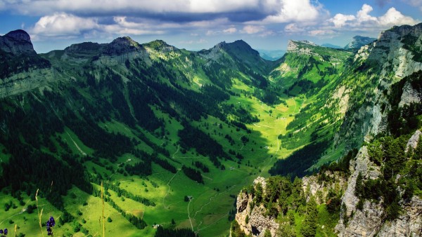 Горная долина в Швейцарии широкоформатные HD обои скачать
