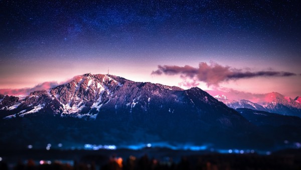 Фото высоких гор в ночное время суток