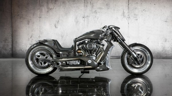 Картинка тюнингованого, серебристого мотоцикла 
