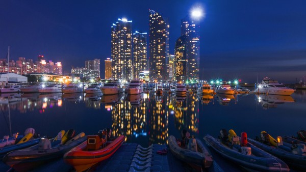 Ночь, городские здания, ночное небо, лодки, обои hd, бесплатно