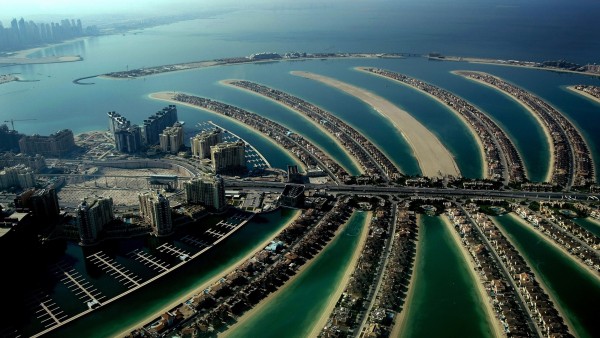 Фото интересного расположения города Дубаи