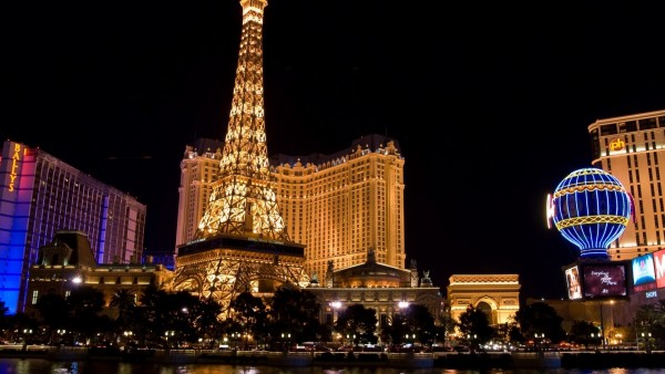 Фото замечательной миниатюры Эйфелевой башни в Лас-Вегасе