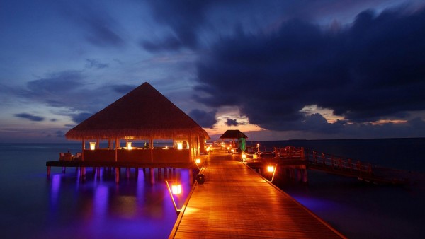 Мальдивские острова ночь, доки, фары, красиво и романтично, пейзажи, море, картинки