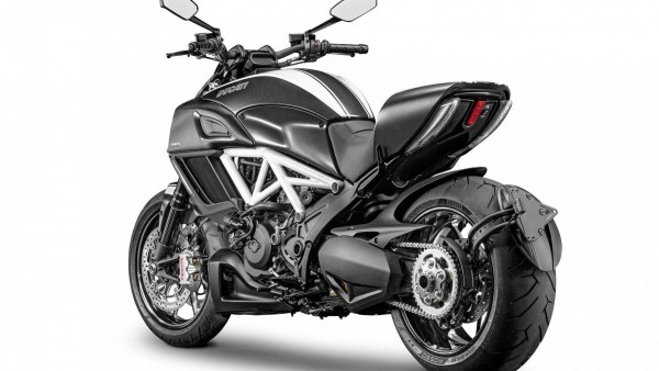 2015 Ducati Diavel Carbon мотоцикл