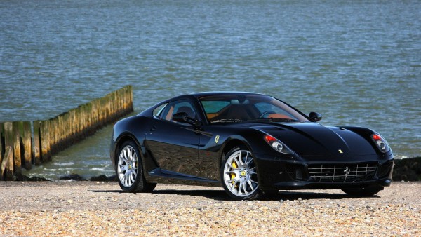 Ferrari, черный, вид спереди, пляж