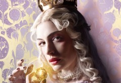 Белая Королева Алиса в Зазеркалье фото