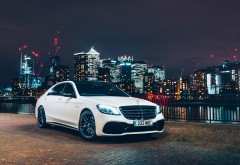 2017 Mercedes-AMG S63 4MATIC в ночном городе