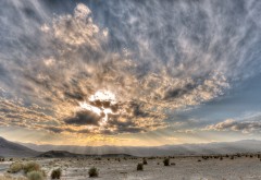 Небо с облаками в пустыне