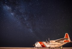 2560x1600, Грузовой самалет на фоне звездного неба