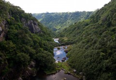 Фото горной природы и ручья