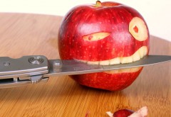 Яблоко-нож, яблоко, нож, лицо, схватка, прикольные картинки, юмористические обои, битва