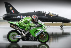 Мотоцикл против самолета